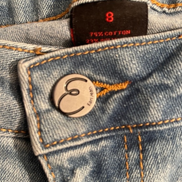 Earl Jeans
Colorful Embroidered Ankle Skinny Jeans size 8
Floral & butterfly - Picture 7 of 8